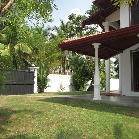 Falcon Villa Induruwa Luaran gambar