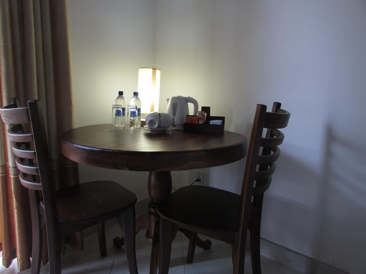 Falcon Villa Induruwa Luaran gambar