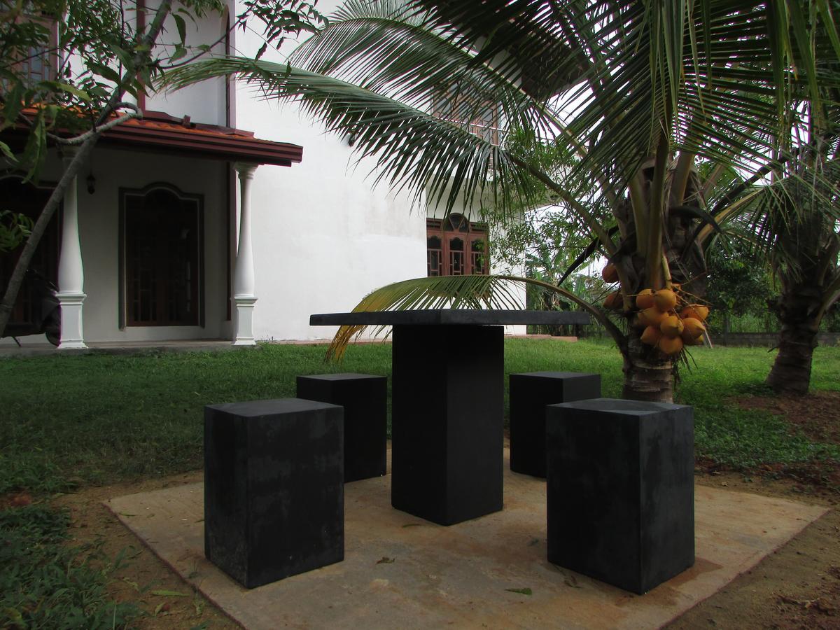 Falcon Villa Induruwa Luaran gambar
