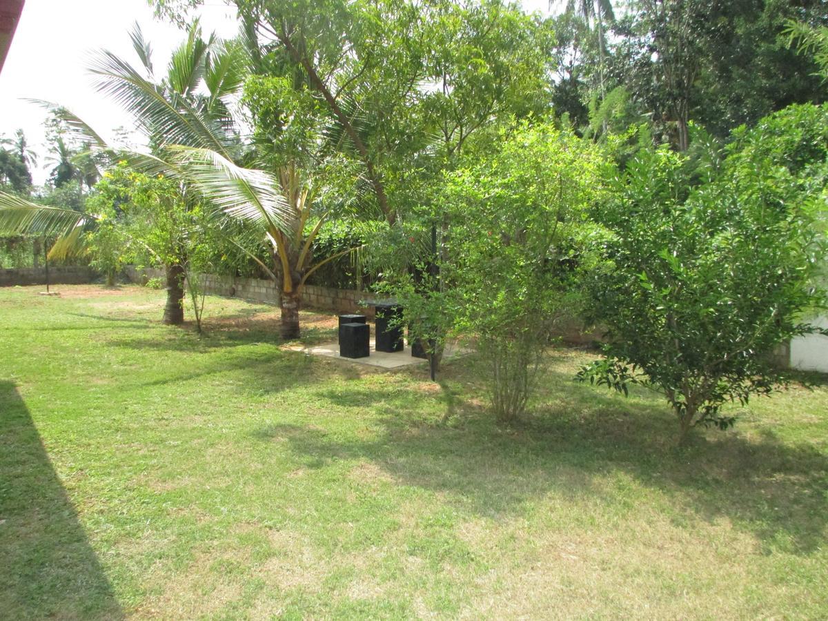 Falcon Villa Induruwa Luaran gambar